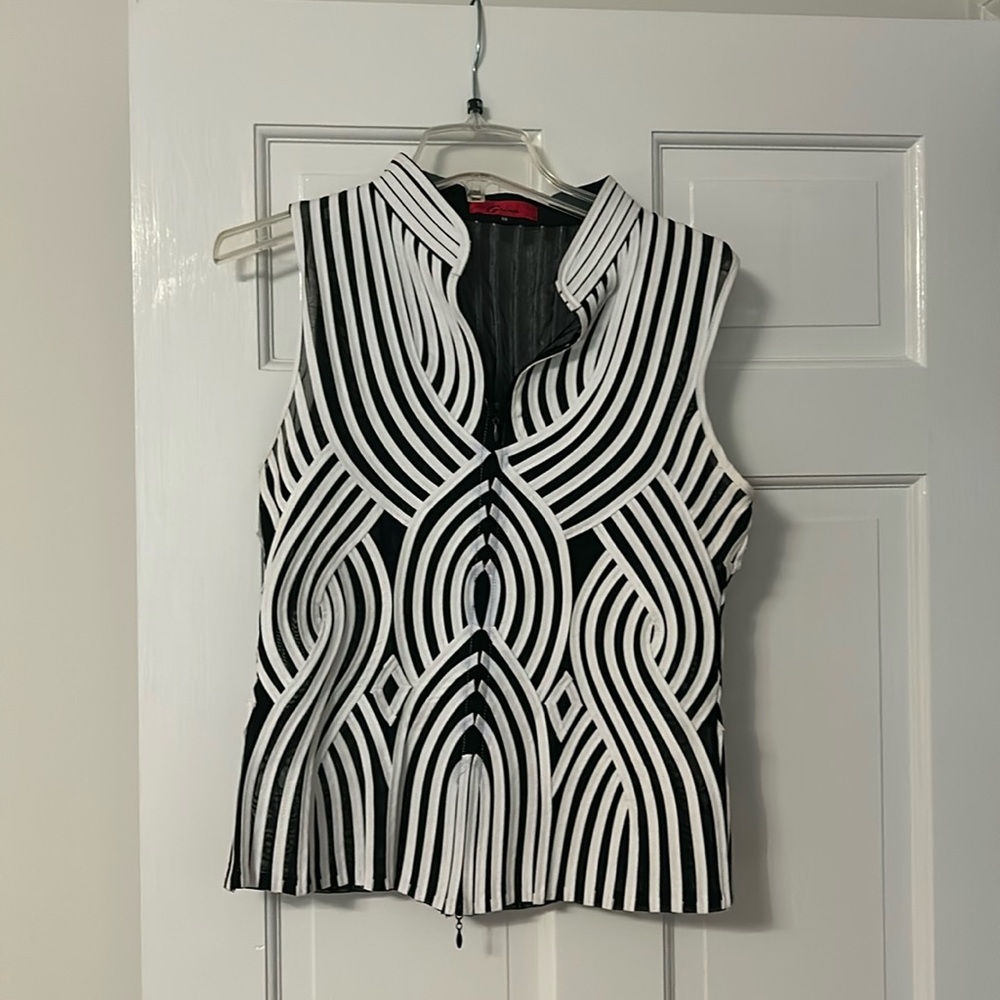 I lost weight and it no longer fits. Only worn once.